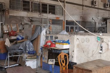 小型工廠倉庫消防隱患重重 電線亂拉、貨物亂堆、意識薄弱亟待整治